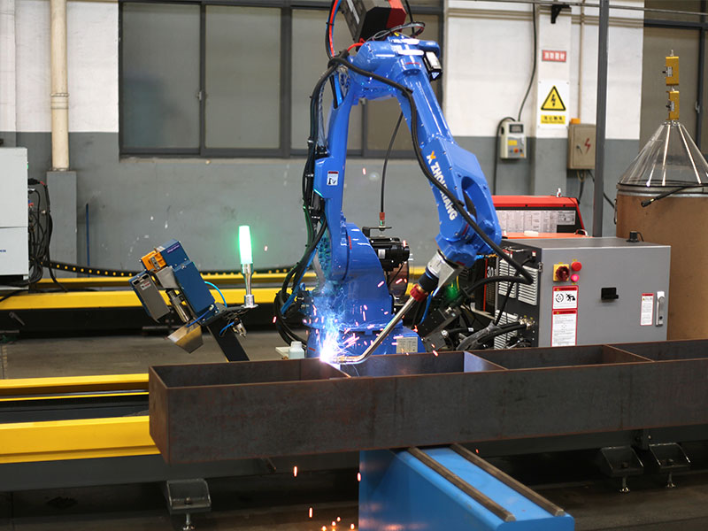 洲翔地轨式焊接机器人有哪些技术亮点？适用哪些工件？